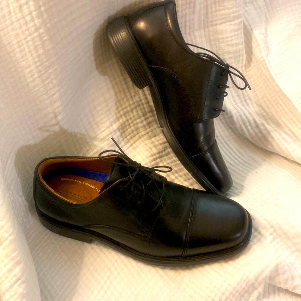 Florsheim Cap Toe Black with comfortech design. men’s Size 9